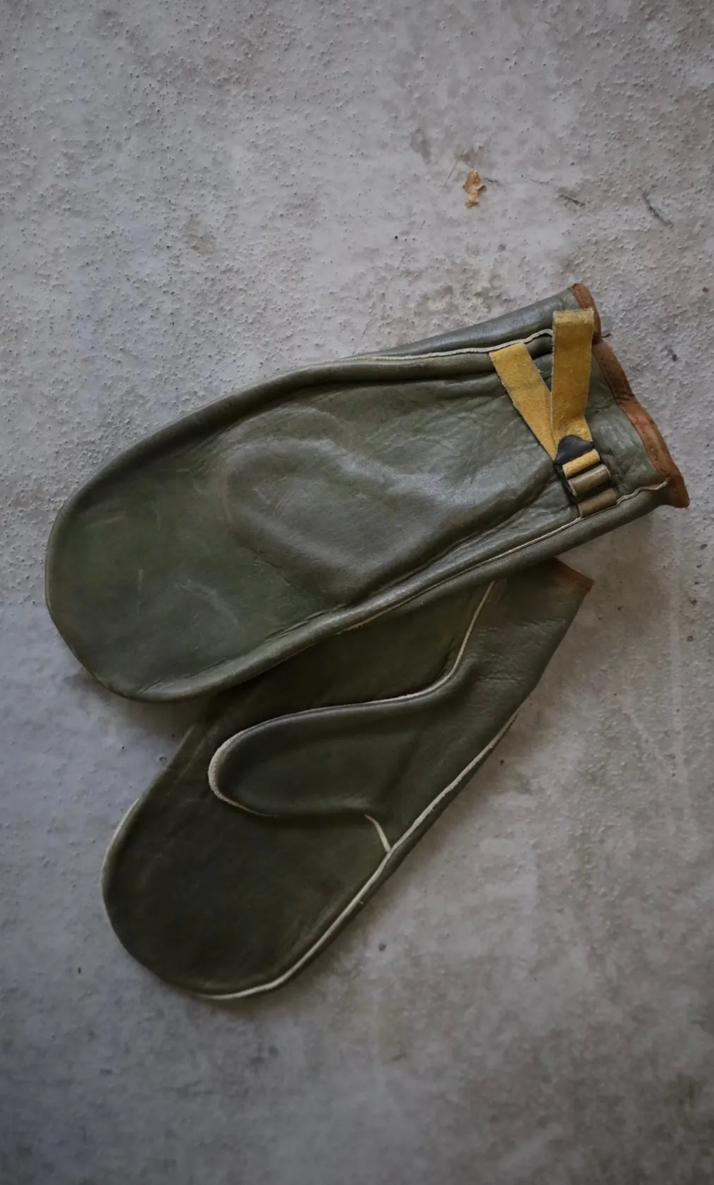 VINTAGE LEATHER MITTENS