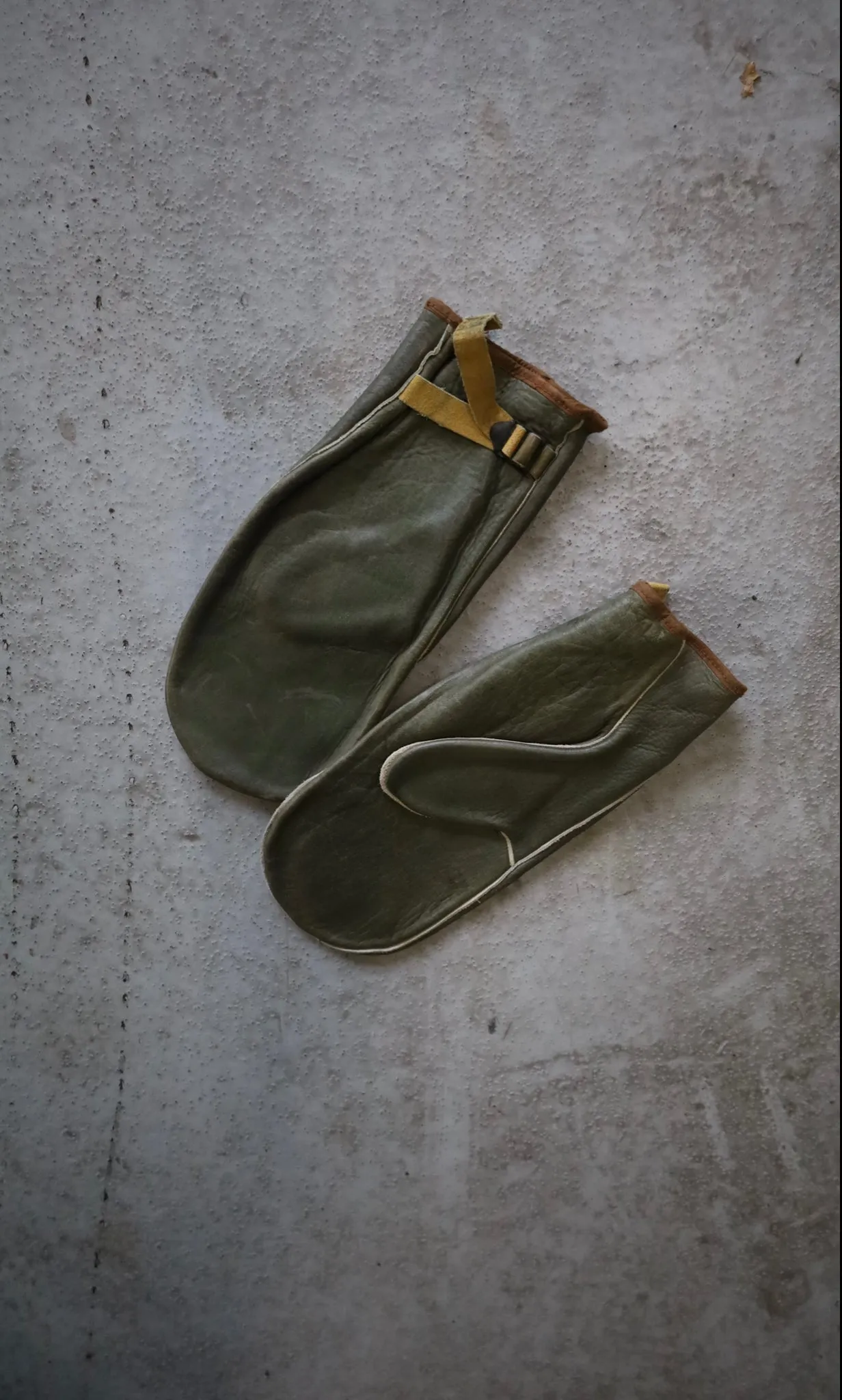 VINTAGE LEATHER MITTENS